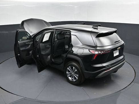 New 2026 Chevrolet Equinox LT w/ Convenience Package II image 2