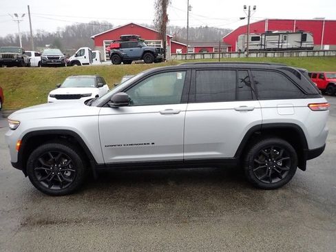 New 2025 Jeep Grand Cherokee Limited w/ MOPAR Finishing Package image 2