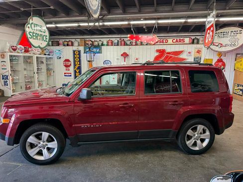 Used 2015 Jeep Patriot Latitude FWD image 2