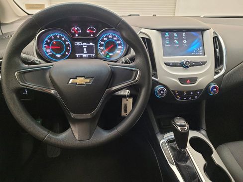 Used 2017 Chevrolet Cruze LS FWD image 22