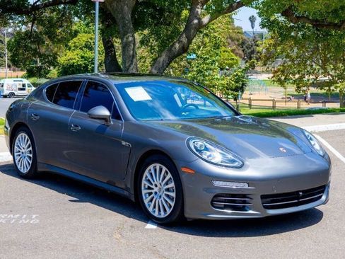 Used 2014 Porsche Panamera S image 12