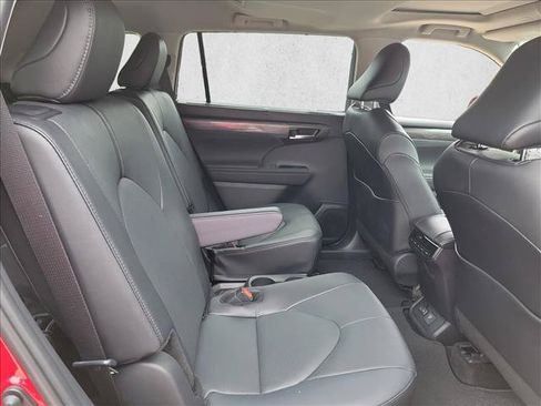 Used 2026 Toyota Highlander Limited AWD/4WD image 13