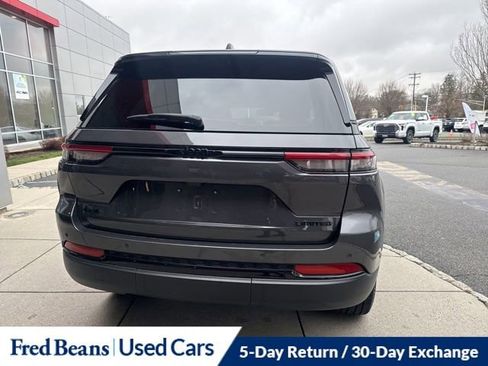 Used 2024 Jeep Grand Cherokee Limited w/ Black Appearance Package image 9