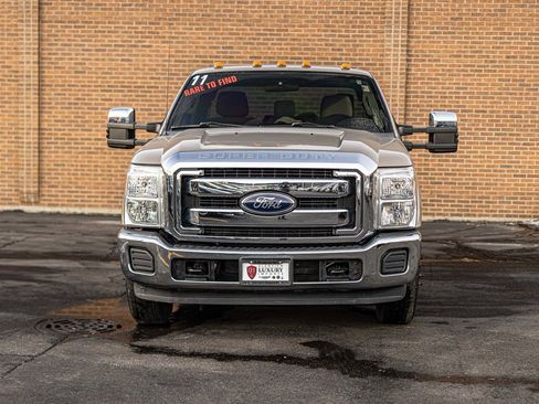 Used 2011 Ford F350 XLT w/ Camper Pkg image 2