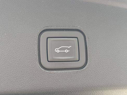 Certified 2024 Cadillac Lyriq Luxury AWD/4WD image 10