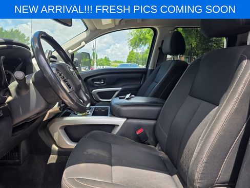 Used 2018 Nissan Titan SV w/ SV Convenience Package AWD/4WD image 8