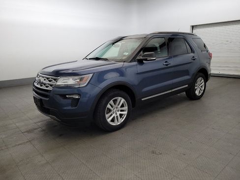 Used 2019 Ford Explorer XLT w/ Equipment Group 202A AWD/4WD image 2