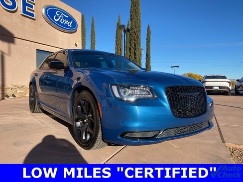 Used 2021 Chrysler 300 Touring w/ Sport Appearance Package image 9