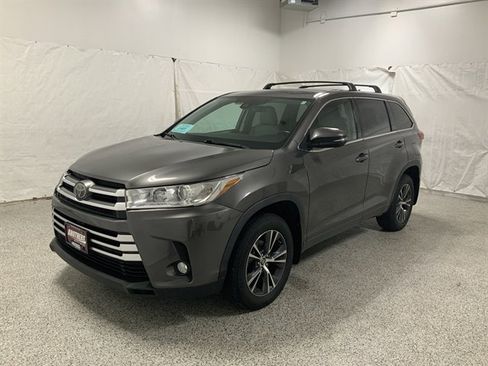 Used 2018 Toyota Highlander Plus image 2