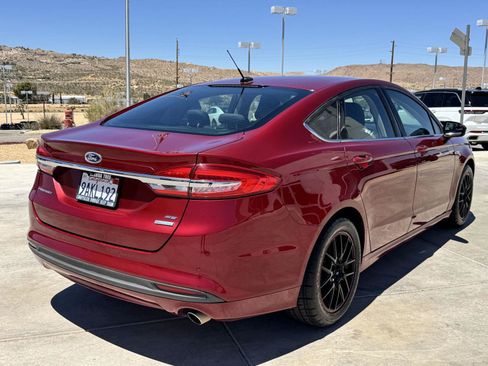 Used 2017 Ford Fusion SE w/ Fusion SE Technology Package FWD image 6