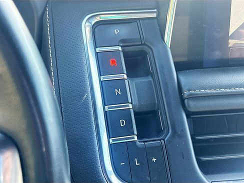 Used 2023 Chevrolet Suburban Premier image 31