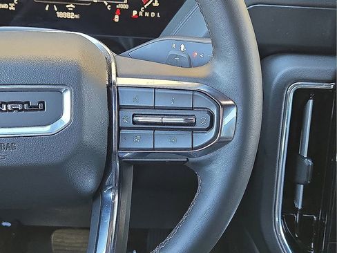 Used 2025 GMC Yukon Denali image 22