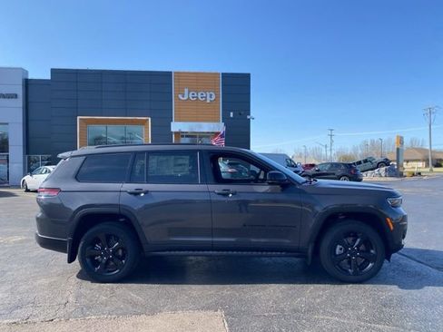 New 2025 Jeep Grand Cherokee L Laredo image 3