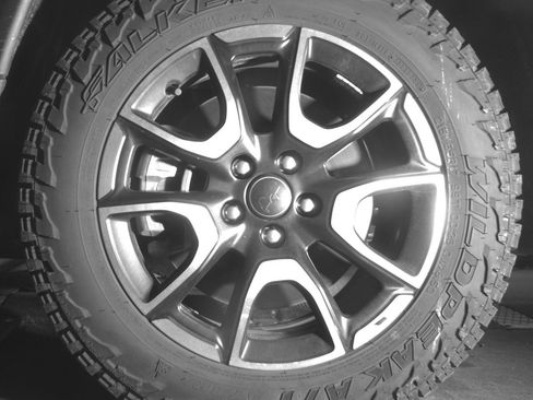 Used 2025 Jeep Compass Trailhawk image 12