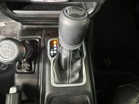 Used 2018 Jeep Wrangler Unlimited Sahara image 18