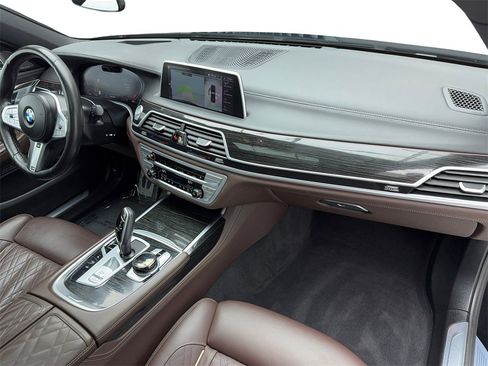 Used 2022 BMW 750i xDrive w/ Luxury Rear Seating Package image 43