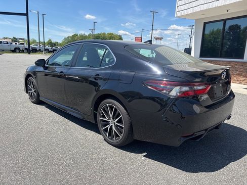 Used 2022 Toyota Camry SE image 6
