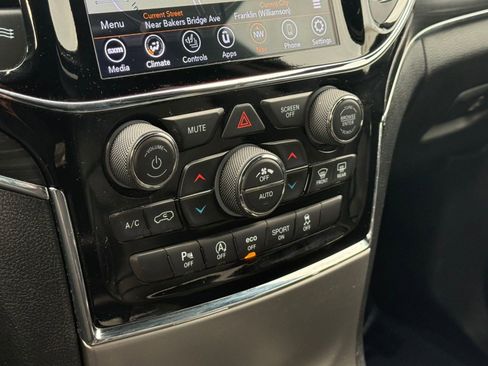 Used 2020 Jeep Grand Cherokee Limited image 32