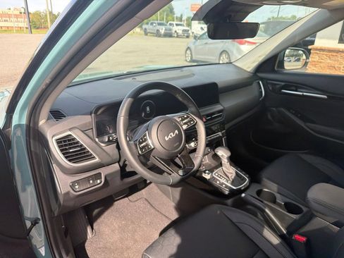 Used 2026 Kia Seltos EX w/ EX Sunroof Package FWD image 4