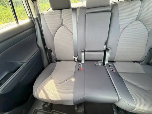 Used 2023 Toyota Highlander L AWD/4WD image 13