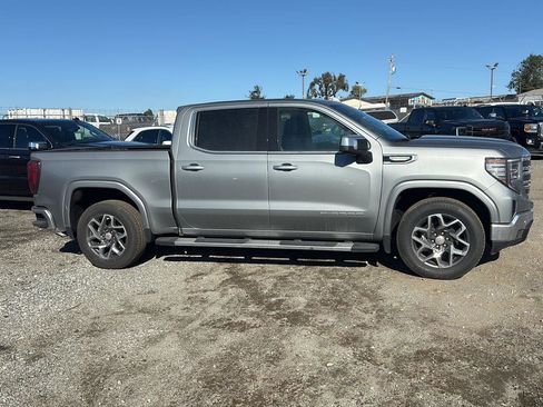Used 2025 GMC Sierra 1500 SLT image 2