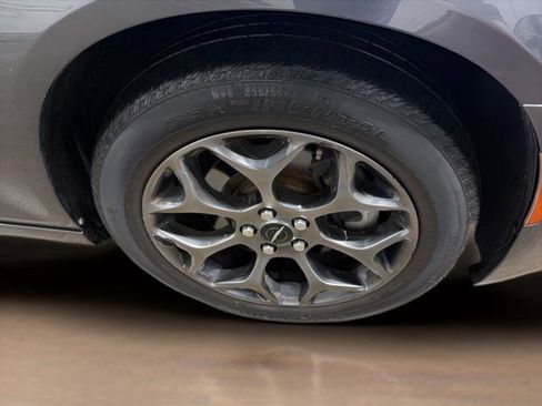 Used 2015 Chrysler 300 S AWD/4WD image 10