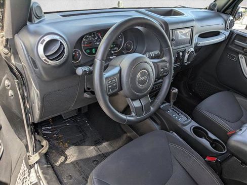 Used 2014 Jeep Wrangler Unlimited Sahara w/ Connectivity Group AWD/4WD image 10