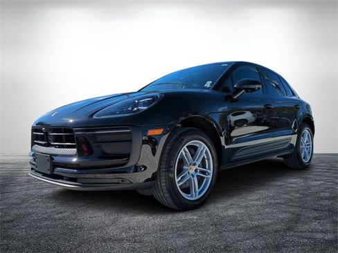 Used 2025 Porsche Macan image 8