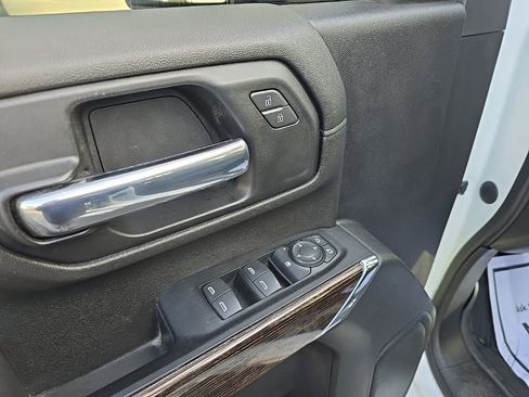 Used 2022 GMC Sierra 2500 SLE w/ SLE Value Package; image 19