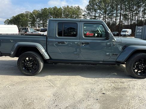 Used 2024 Jeep Gladiator Sport image 7