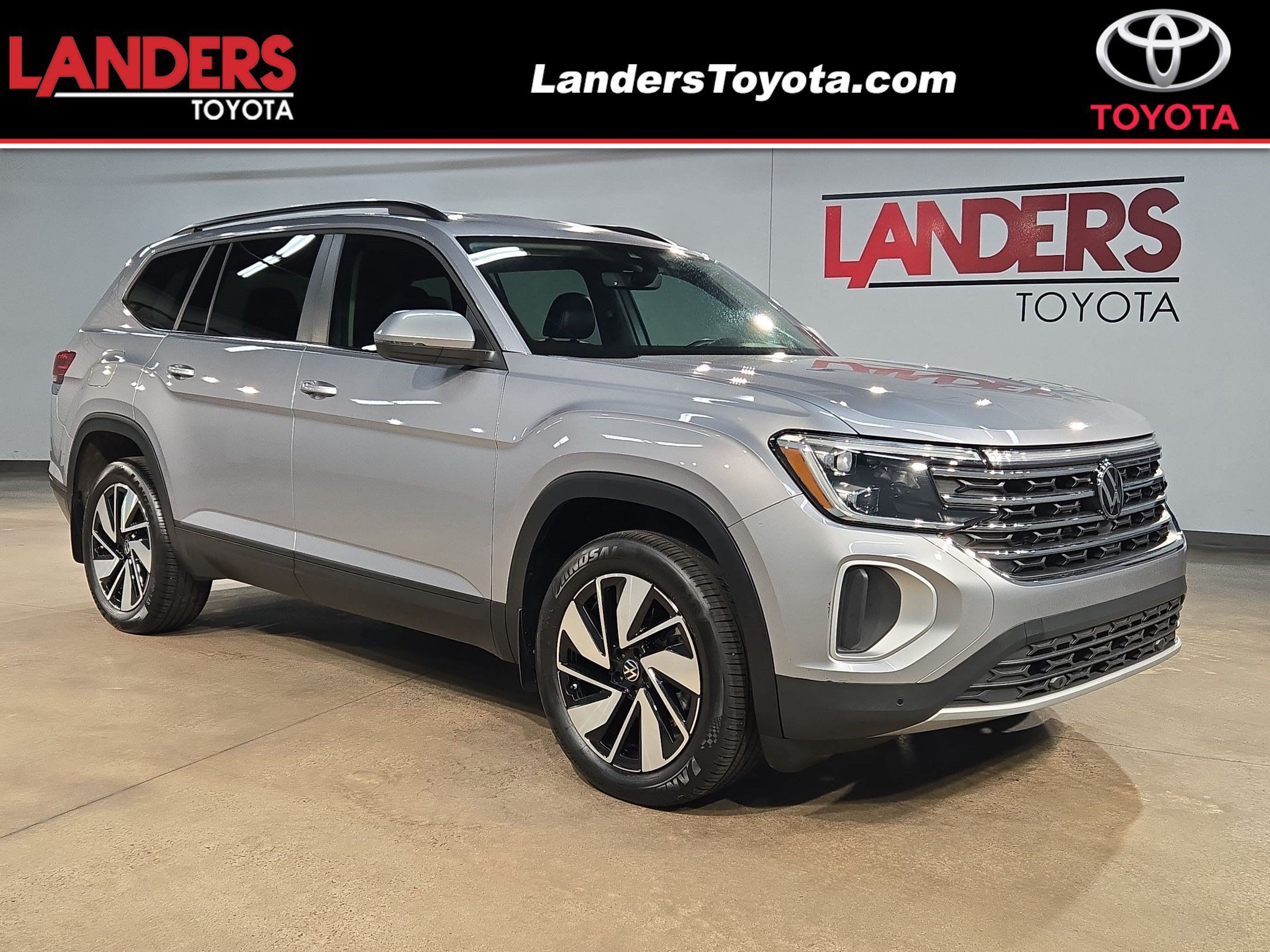 Used 2024 Volkswagen Atlas SE FWD image 1