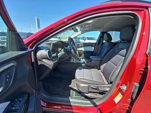 Used 2025 Chevrolet Trax LT w/ LT Convenience Package FWD image 10