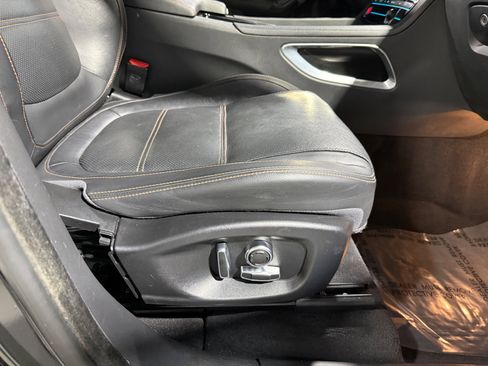 Used 2020 Jaguar F-PACE Prestige image 36