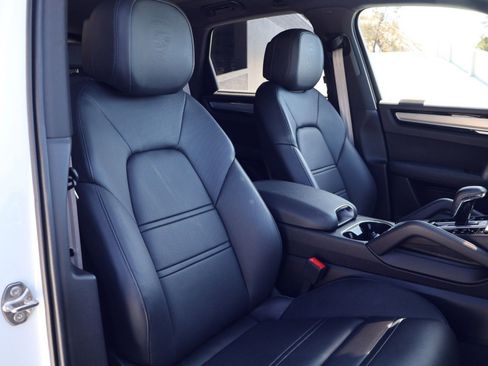 Certified 2023 Porsche Cayenne AWD/4WD image 24