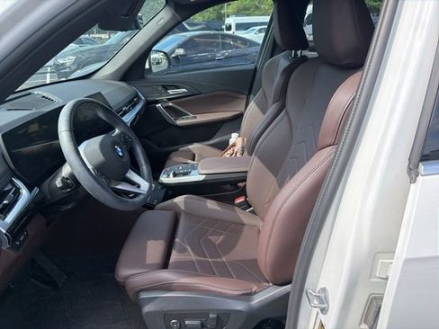Used 2025 BMW X1 xDrive28i w/ Convenience Package AWD/4WD image 3