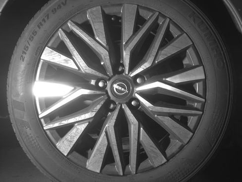Used 2025 Nissan Altima 2.5 SV FWD image 15