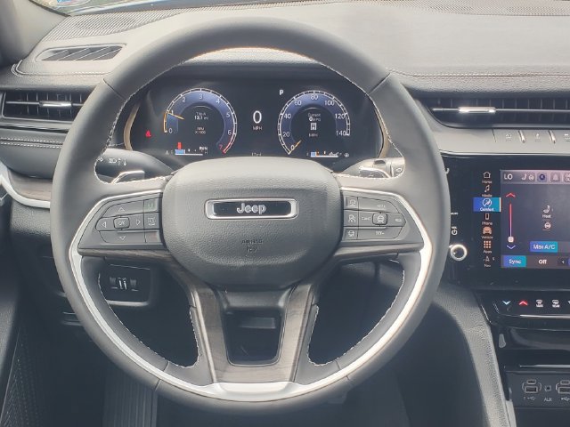 Used 2026 Jeep Grand Cherokee Limited AWD/4WD image 24