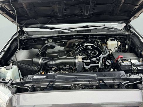 Used 2017 Toyota Tacoma TRD Off-Road w/ Premium & Technology Package AWD/4WD image 54