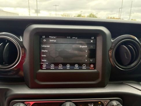 Used 2022 Jeep Gladiator Sport image 18