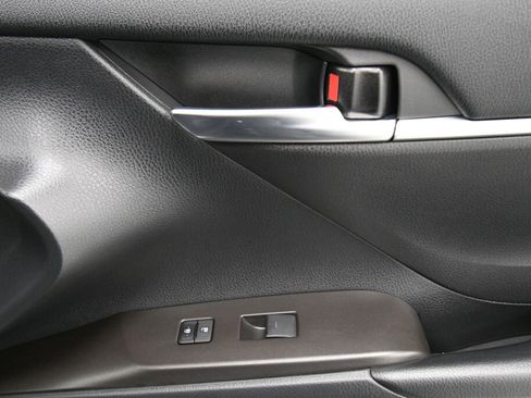 Used 2022 Toyota Camry LE image 25