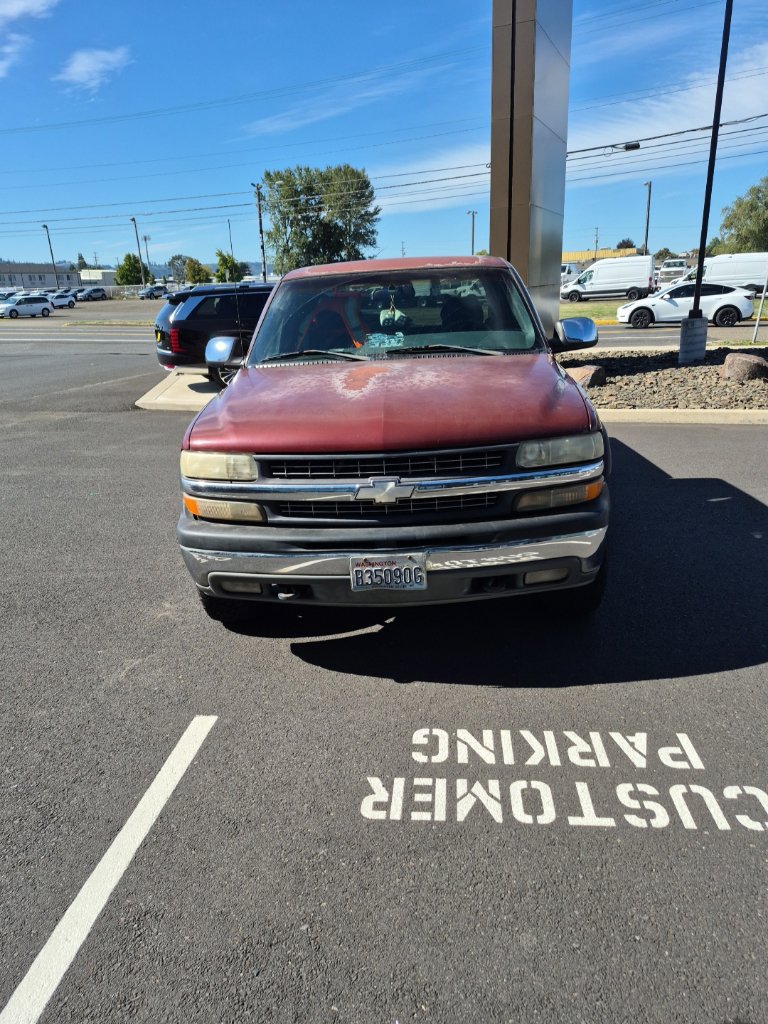 Used 2001 Chevrolet Silverado 2500 LS w/ Firm Ride Suspension Pkg AWD/4WD image 2