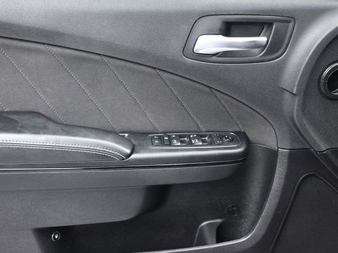 Used 2019 Dodge Charger SXT w/ Blacktop Package image 7