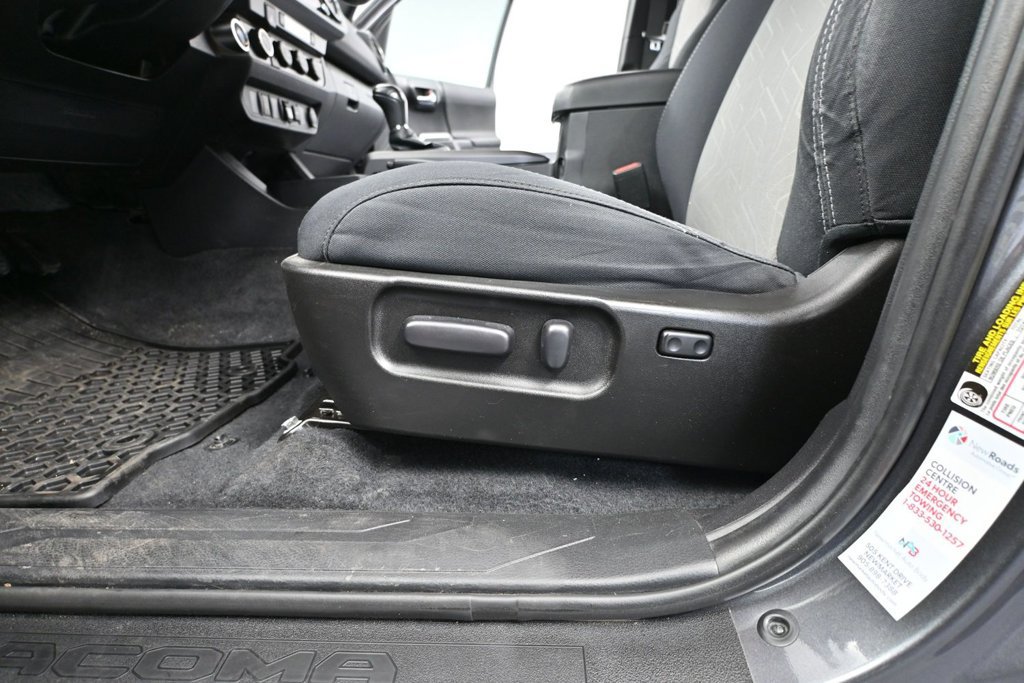 Used 2021 Toyota Tacoma TRD Sport AWD/4WD image 15