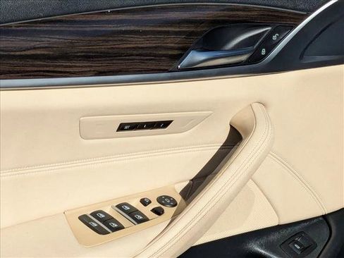 Used 2019 BMW 530i xDrive w/ Convenience Package image 11