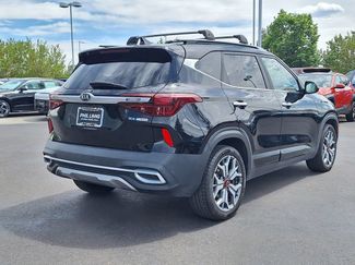 Used 2021 Kia Seltos SX w/ SX Sunroof Package AWD/4WD video 3