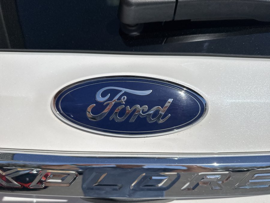 Used 2019 Ford Explorer XLT w/ Equipment Group 202A AWD/4WD image 46