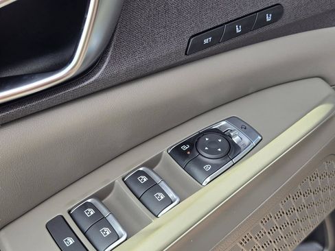 New 2026 Kia Carnival EX FWD image 16