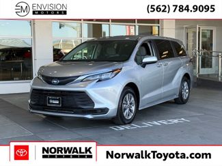 Used 2024 Toyota Sienna LE video 1