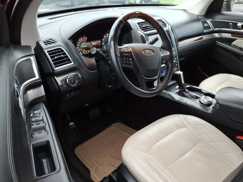 Used 2018 Ford Explorer Platinum AWD/4WD image 16