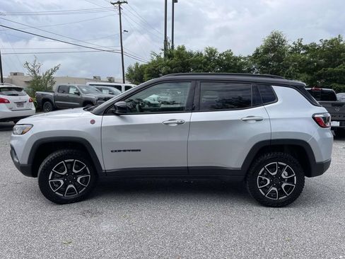 Used 2025 Jeep Compass Trailhawk AWD/4WD image 6